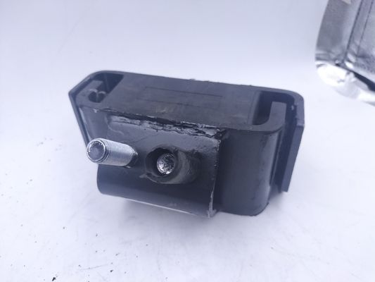Metalen ijzeren rubberen linker achterophanging kussen voor auto motoronderdelen 1001015-DP011